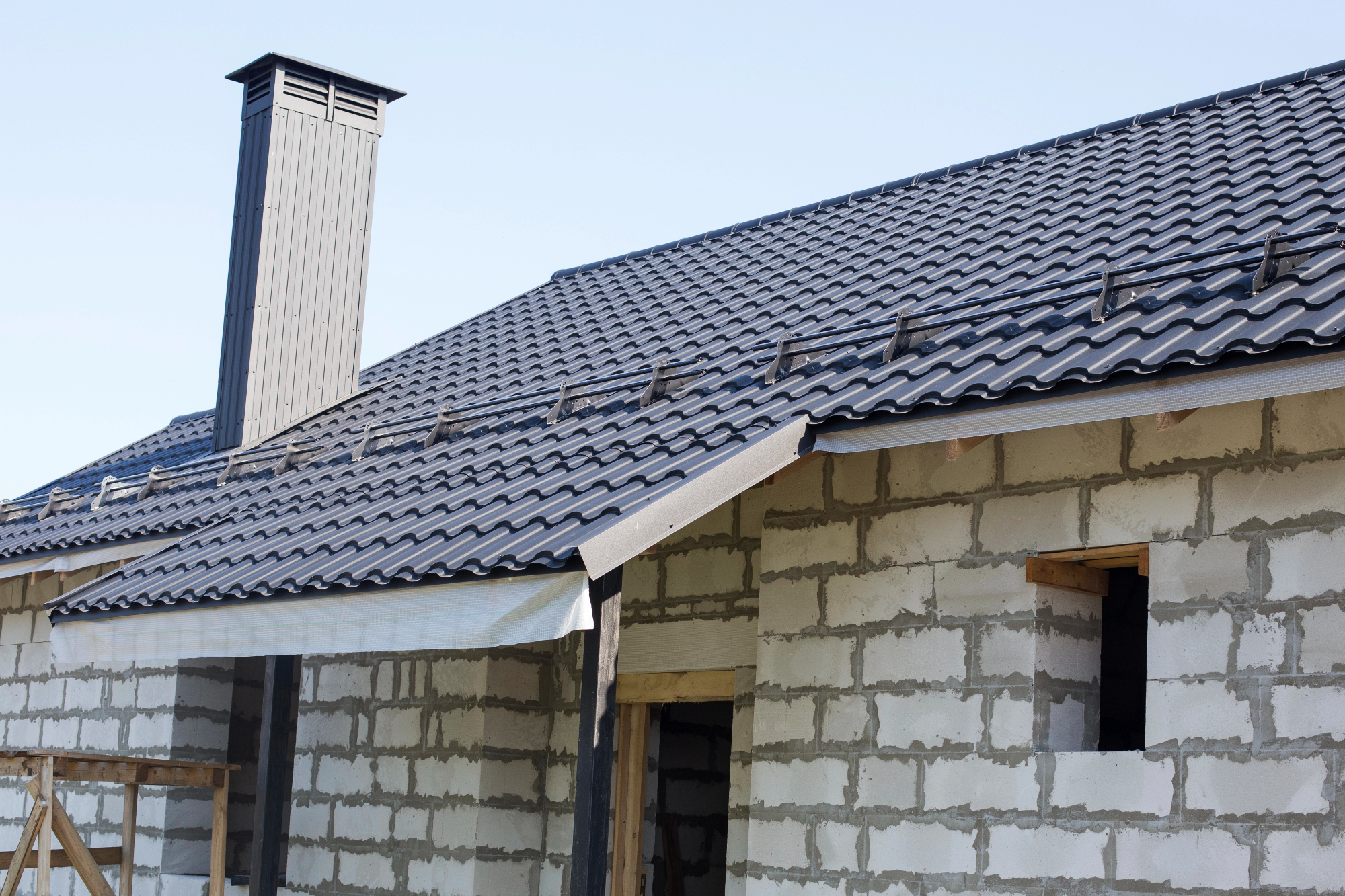 Zakonsko snegolovi na strehah niso obvezni